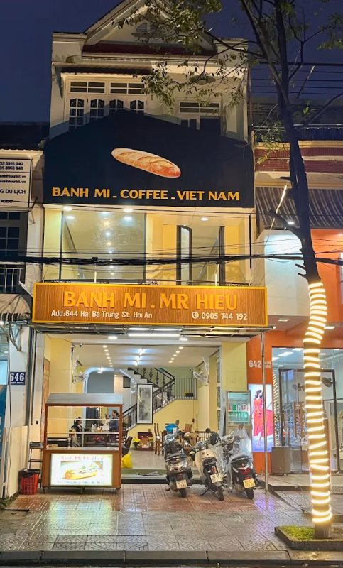 Bánh mì Mr Hieu - Phở & Cao Lầu