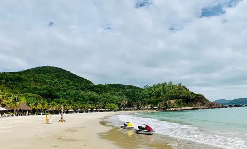 Bãi biển Nhũ Tiên - ảnh 2