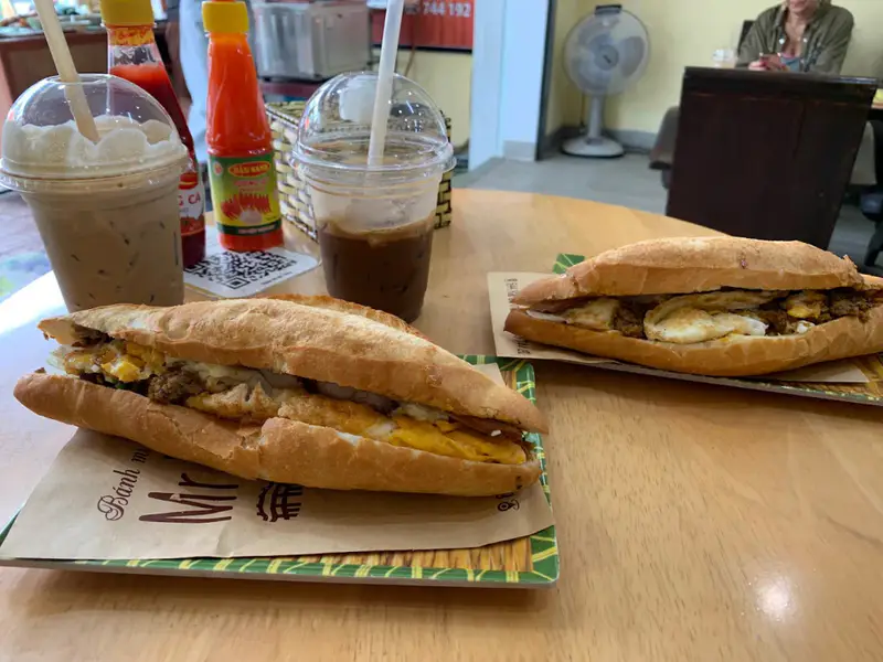 Bánh mì Mr Hieu - Phở & Cao Lầu - ảnh 5