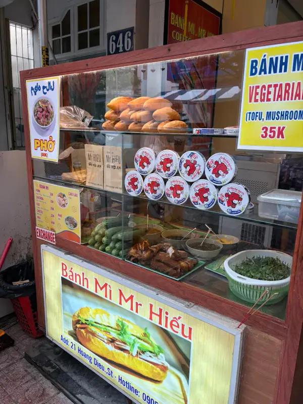 Bánh mì Mr Hieu - Phở & Cao Lầu - ảnh 3